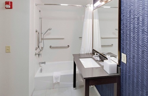 Austintown Hotel | Fairfield Inn and Suites by Marriott Youngstown Austintown
