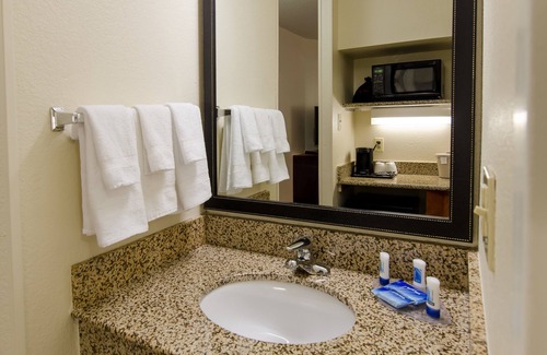Woodbridge Hotel | Fairfield Inn By Marriott Potomac Mills