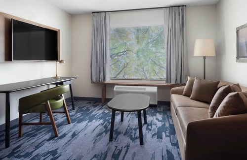 Russell Hotel | Fairfield Inn & Suites Kenosha Pleasant Prairie