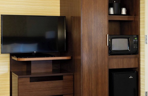 Auburndale Hotel | Fairfield Inn & Suites New York Queens/Fresh Meadows