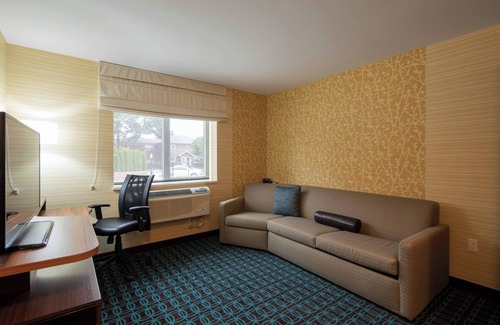 Auburndale Hotel | Fairfield Inn & Suites New York Queens/Fresh Meadows
