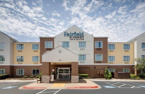 North Loop Hotel | Fairfield Inn & Suites Austin University Area