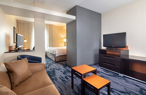 Gateway Hotel | Fairfield Inn & Suites by Marriott Toronto Mississauga