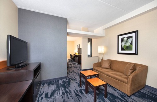 Gateway Hotel | Fairfield Inn & Suites by Marriott Toronto Mississauga