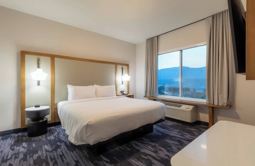 Salmon Arm Hotel | Fairfield Inn & Suites by Marriott Salmon Arm