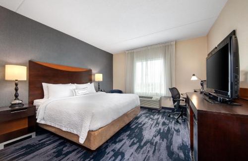 Gateway Hotel | Fairfield Inn & Suites by Marriott Toronto Mississauga