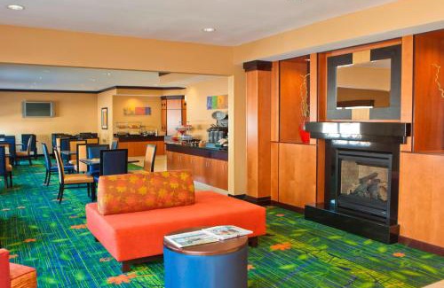 Champaign Hotel | Fairfield Inn & Suites by Marriott Champaign