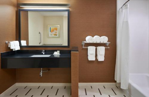 Barrie Hotel | Fairfield Inn & Suites by Marriott Barrie