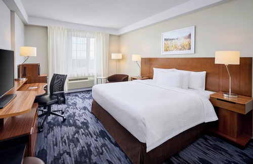 Kanata Lakes - Marchwood Lakeside - Morgan's Grant - Kanata Hotel | Fairfield Inn & Suites by Marriott Ottawa Kanata