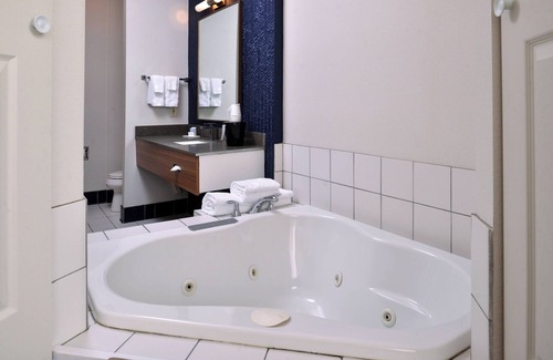 Beloit Hotel | Fairfield Inn & Suites by Marriott Beloit