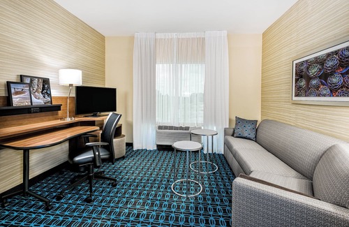 Van Hotel | Fairfield Inn & Suites by Marriott Van Canton Area