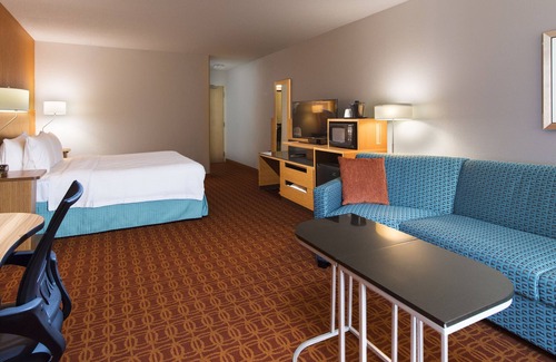 Villas Hotel | Fairfield Inn & Suites by Marriott Ft. Myers/Cape Coral