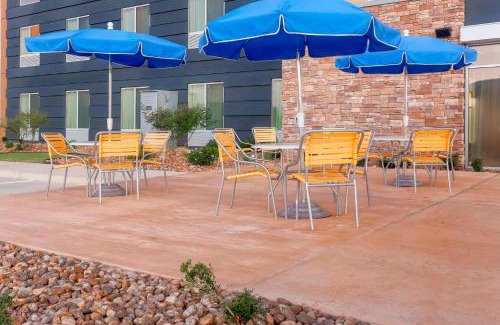 Pleasanton Hotel | Fairfield Inn & Suites by Marriott Pleasanton