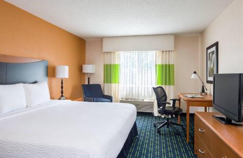 East Beltline Hotel | Fairfield Inn & Suites Grand Rapids