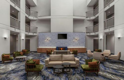 Hayward Hotel | Fairfield Inn & Suites Oakland Hayward