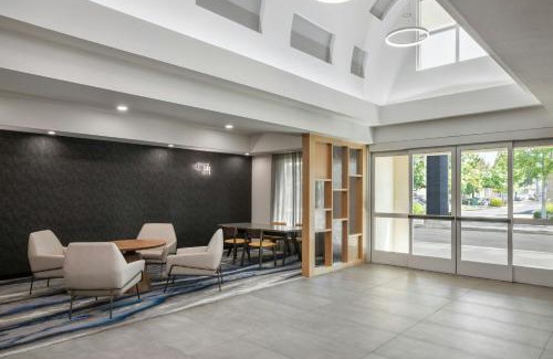 Hayward Hotel | Fairfield Inn & Suites Oakland Hayward