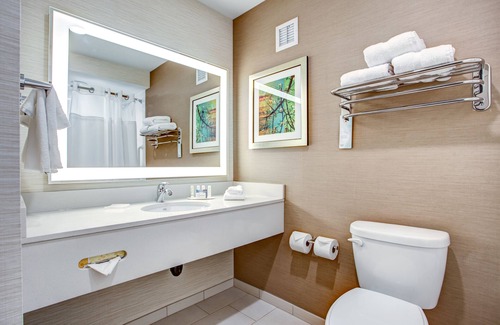 Holyoke Hotel | Fairfield Inn & Suites Springfield Holyoke