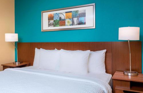 Victoria Hotel | Fairfield Inn & Suites Victoria