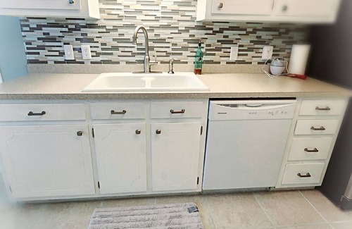 Daphne House | FAIRHOPE, DAPHNE, DT MOBILE & BEACHES!nDAY SPA, POOLS, GOLF,& MASSAGE CHAIR INCL