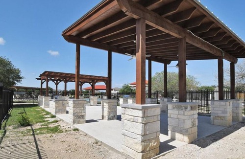Buda Apartment | Fairly new 3 bdrm home perfect for traveling nurses/business professionals