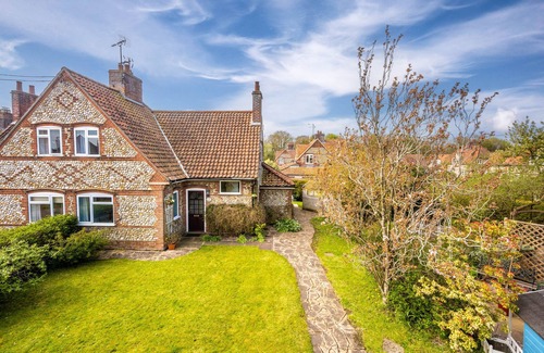 Holt Cottage | Fairstead Cottage - Three bed family cottage in the centre of Holt with a garden