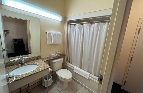 Windham Centre Hotel | Fairview Inn