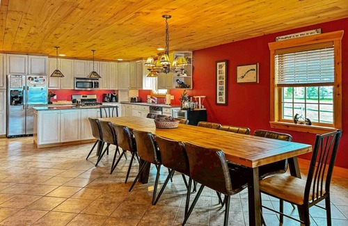 Eagle Bay House | Fairview Lodge on 4th Lake
