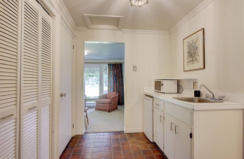 Georgina Ski Chalet | Fairway cottage at Jackson Point