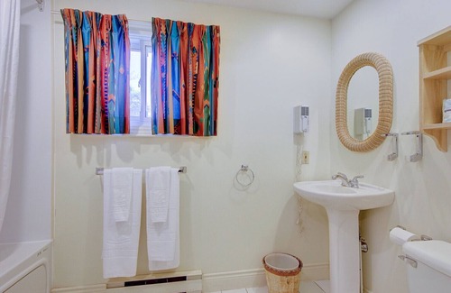 Georgina Ski Chalet | Fairway cottage at Jackson Point