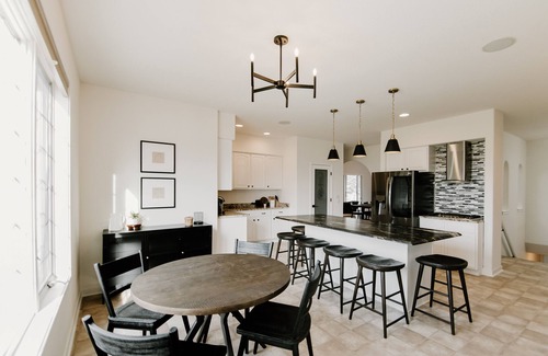 Sheboygan House | Fairway Getaway-by Whistling Straits, Golf sim/Theater Room, ZenDen &Poker Room!