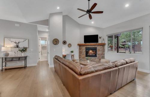 Williams House | Fairway Luxury Mountain Retreat