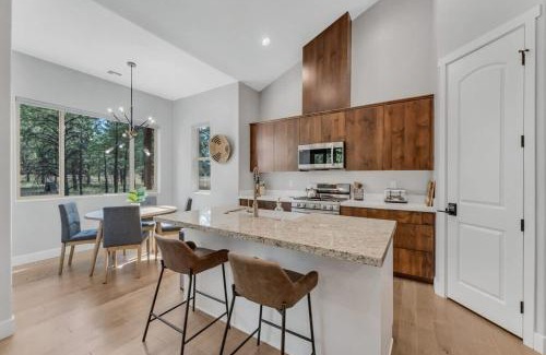 Williams House | Fairway Luxury Mountain Retreat