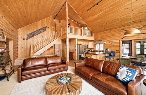 Lutsen Cabin | Fairway Pines Retreat - Golf, Ski & Wine Escape