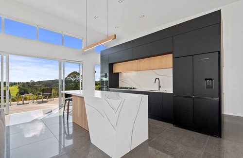 Kerikeri House | Fairway Views - Kerikeri Holiday Home