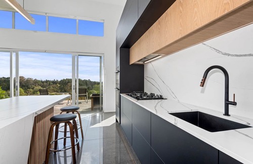 Kerikeri House | Fairway Views - Kerikeri Holiday Home