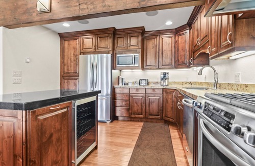 Park Meadows House | Fairway Village 2919 4 Bedroom Townhouse by RedAwning