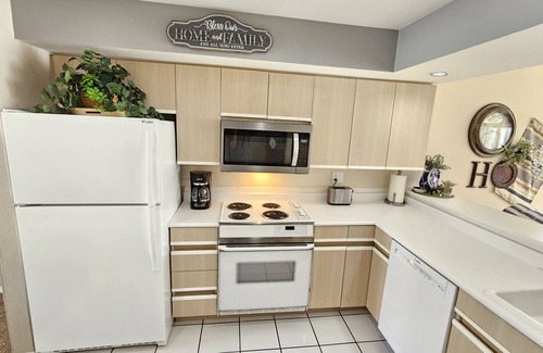 Branson Condo | Fairways Oasis Walk-in Suite at the Fairways at Thousand Hills! Great Rates!
