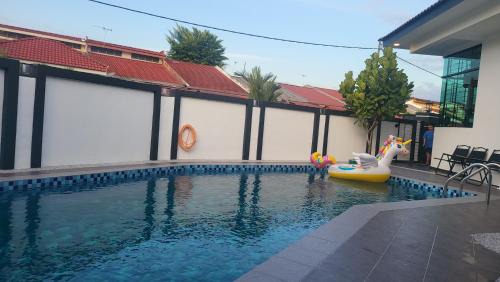 Taman Teh Teng Seng House | Fairy Retreat Private Pool Cottage IPOH, BBQ, KTV, 10-12 pax
