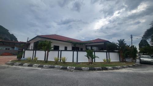 Taman Teh Teng Seng House | Fairy Retreat Private Pool Cottage IPOH, BBQ, KTV, 10-12 pax