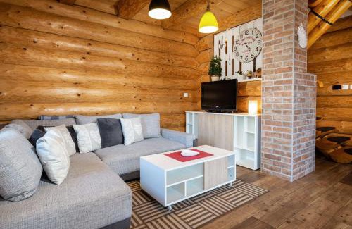 Velky Slavkov House | FAIRYTAIL sk