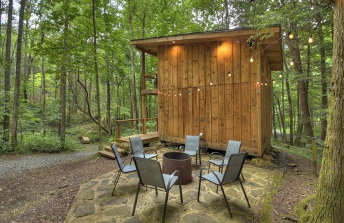 Ellijay Cabin | Fairytale SQUIRREL'S NEST cabin at Mulberry Gap in Ellijay!