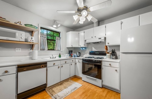Mentone Other | Faith Family Farmhouse | Guest Cottage | Farm | Fire Pit | WiFi | Dog Friendly