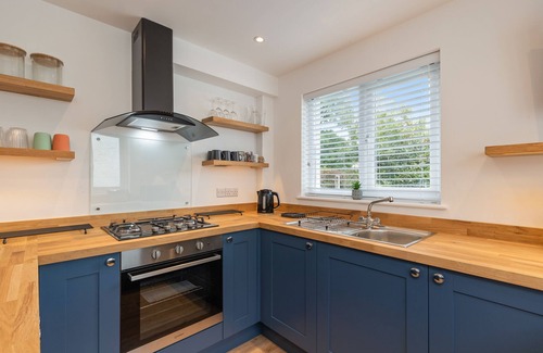 Pembroke Dock Cottage | Falcon House - Central location