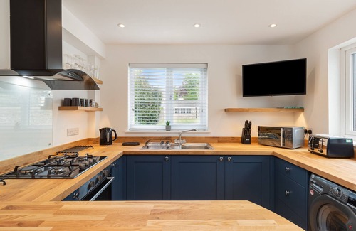 Pembroke Dock Cottage | Falcon House - Central location