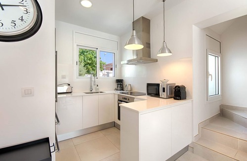 Empuriabrava Villa | FALCONERA VILLA CANAL 3 HA ,PISCINA,AMARRE,WIFI,PARKING