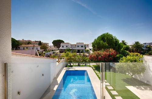 Empuriabrava Villa | FALCONERA VILLA CANAL 3 HA ,PISCINA,AMARRE,WIFI,PARKING