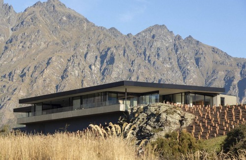 Kawarau Falls House | Falconridge - Architectural dream home on Jacks Point golf course