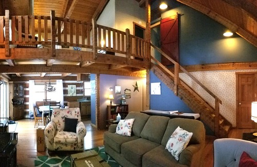 Terra Alta Cabin | FALL AWAY FERN CABIN - Hand-Hewn Log Cabin w/ Modern Touches