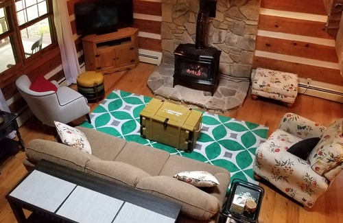 Terra Alta Cabin | FALL AWAY FERN CABIN - Hand-Hewn Log Cabin w/ Modern Touches