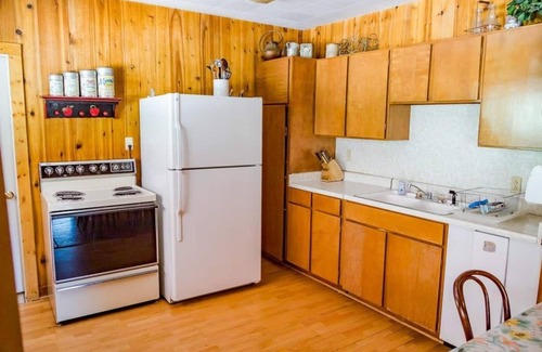 Mammoth Creek Cabin | Fall by the creek is perfect for the family!